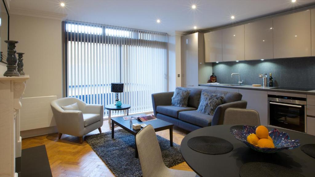 Barons Court Queens Club by Viridian Apartments - Two-Bedroom Apartment