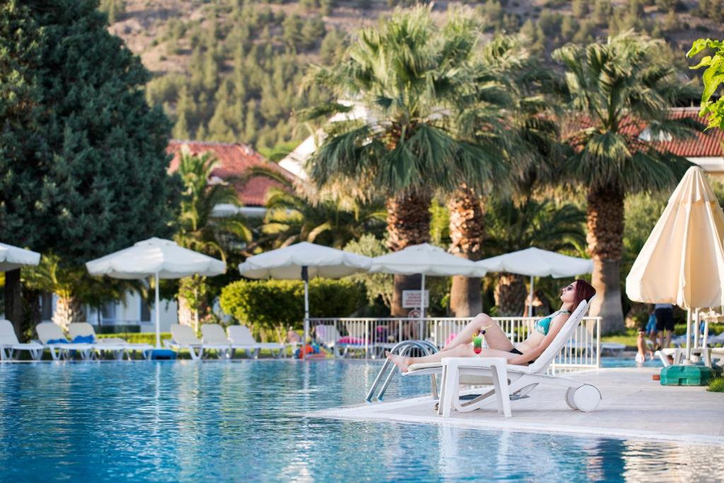 Bazén v ubytování Lycus River Thermal Hotel nebo v jeho okolí
