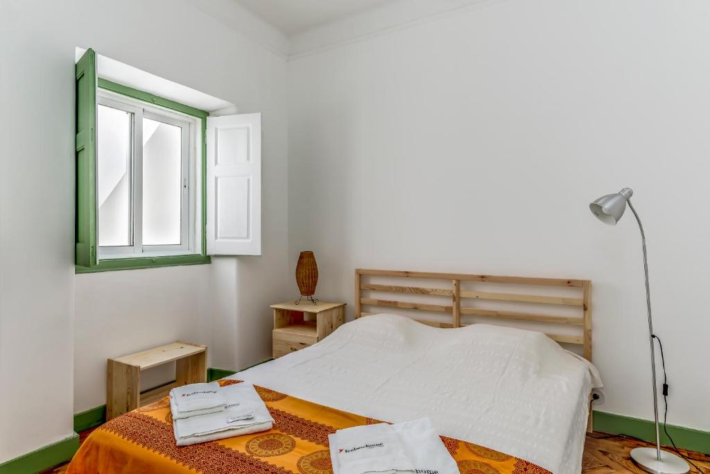 Кровать или кровати в номере FLH Vila Real Santo António Family House