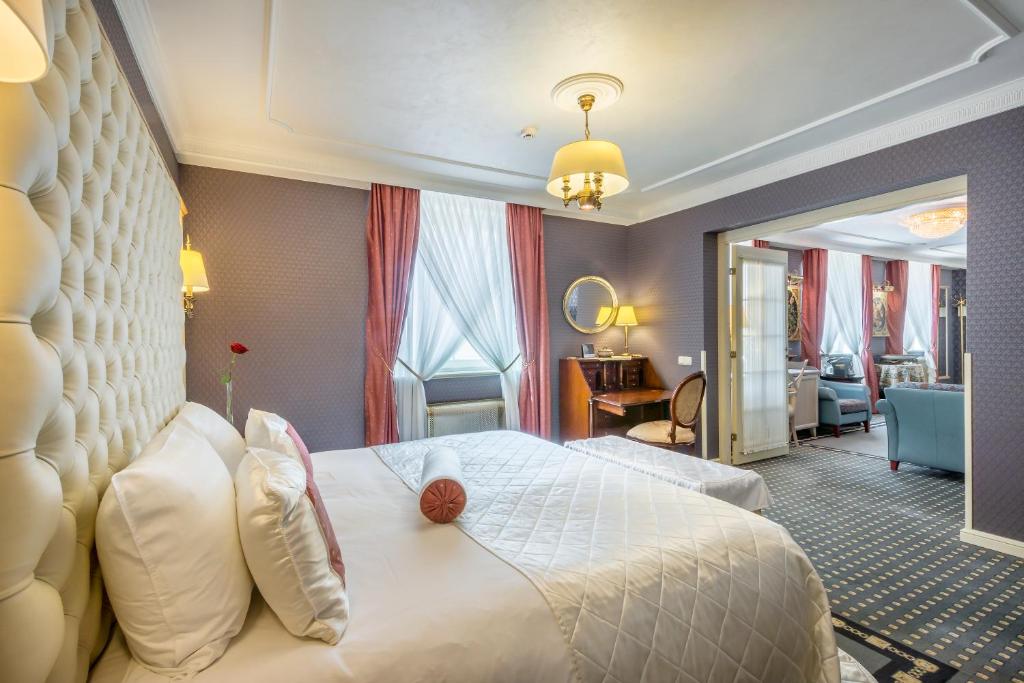 Imperial Hotel & Restaurant - Royal Suite