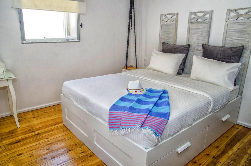Postel nebo postele na pokoji v ubytování Lindos Tholos Villa