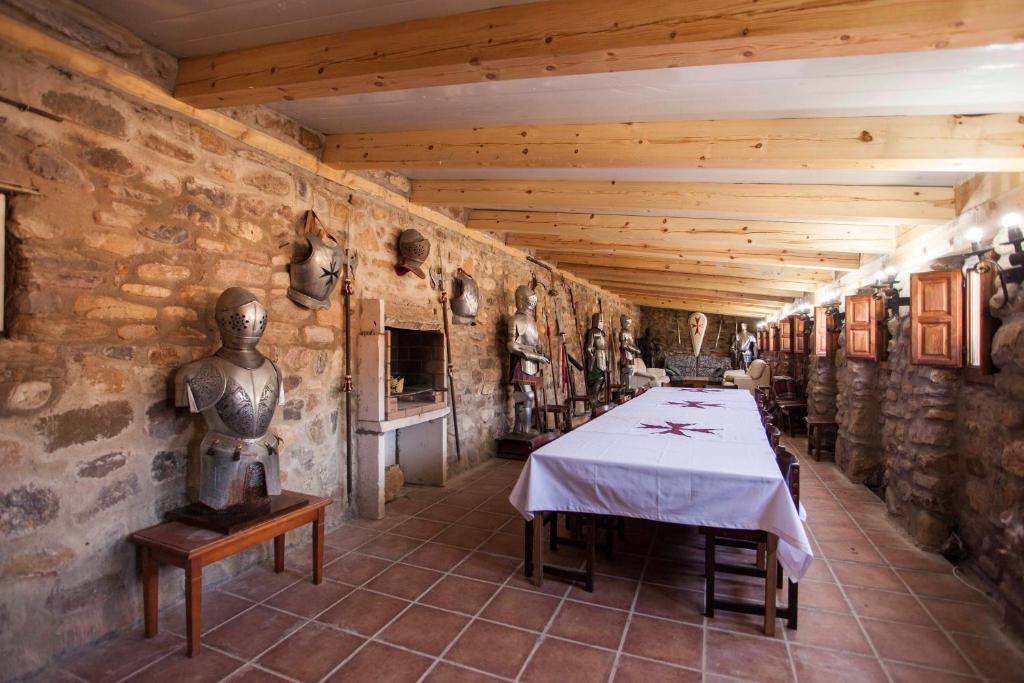 TV a/nebo společenská místnost v ubytování Castillo de Añón de Moncayo