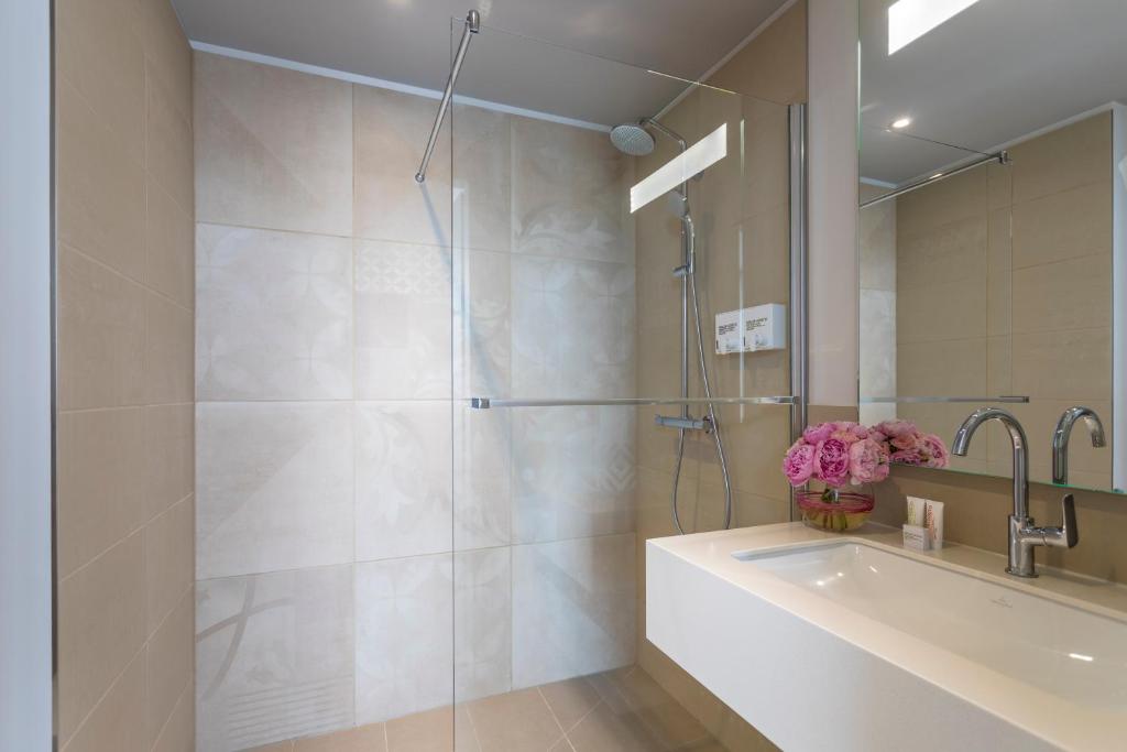 Capri by Fraser Berlin - 5