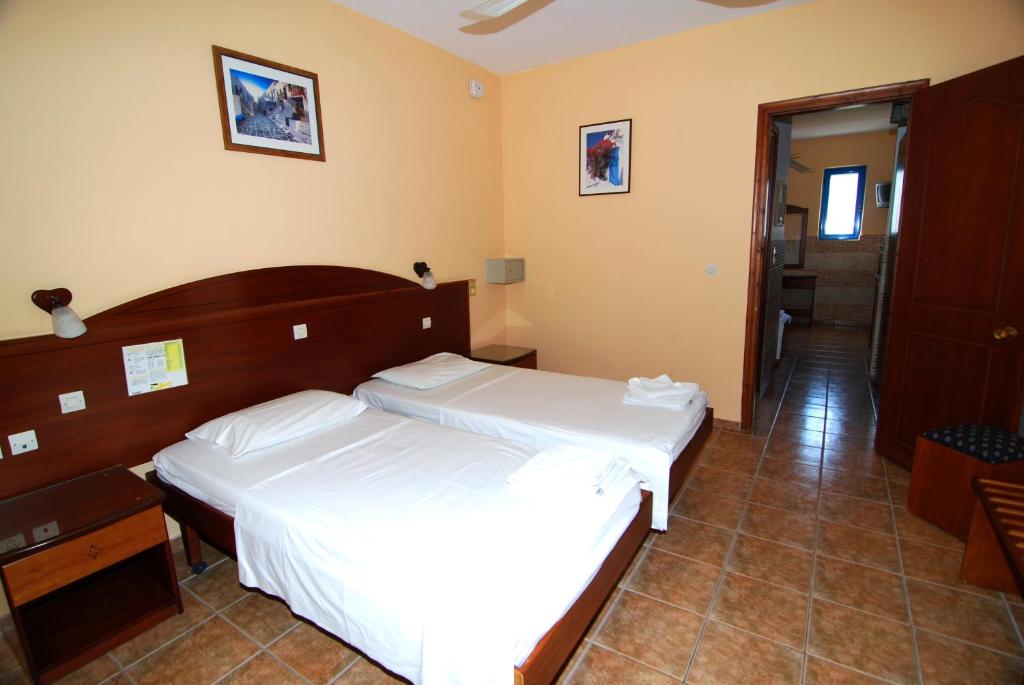 Postel nebo postele na pokoji v ubytování Chrysoula Hotel