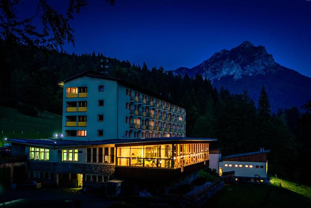 Nespecifikovaný výhled na hory nebo výhled na hory při pohledu z hotelu