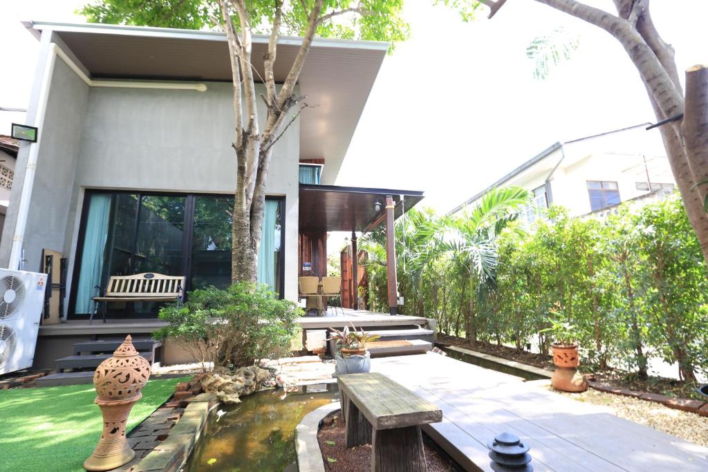 The White Elephant Home - 15