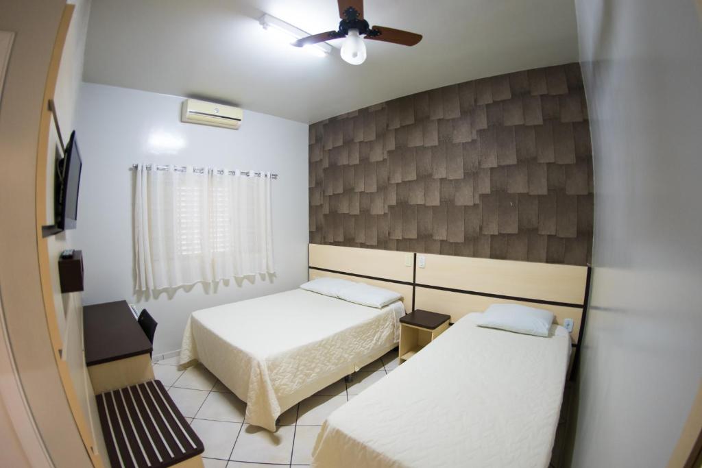 Postel nebo postele na pokoji v ubytování Hotel Tito's