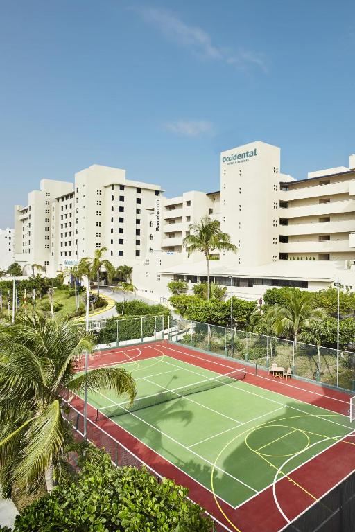 Tenis a/nebo squash v ubytování Occidental Tucancún - All Inclusive nebo okolí