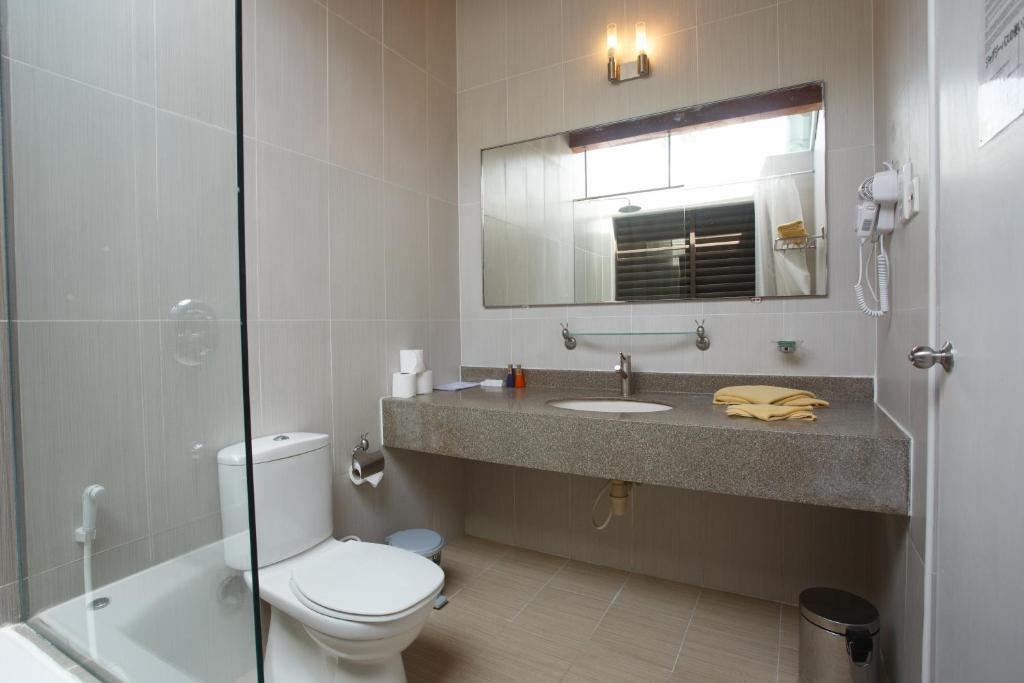 Embudu Village Maldives - 10