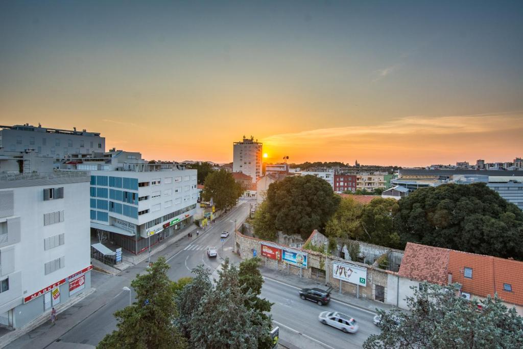 Východ nebo západ slunce při pohledu z apartmánu nebo okolí