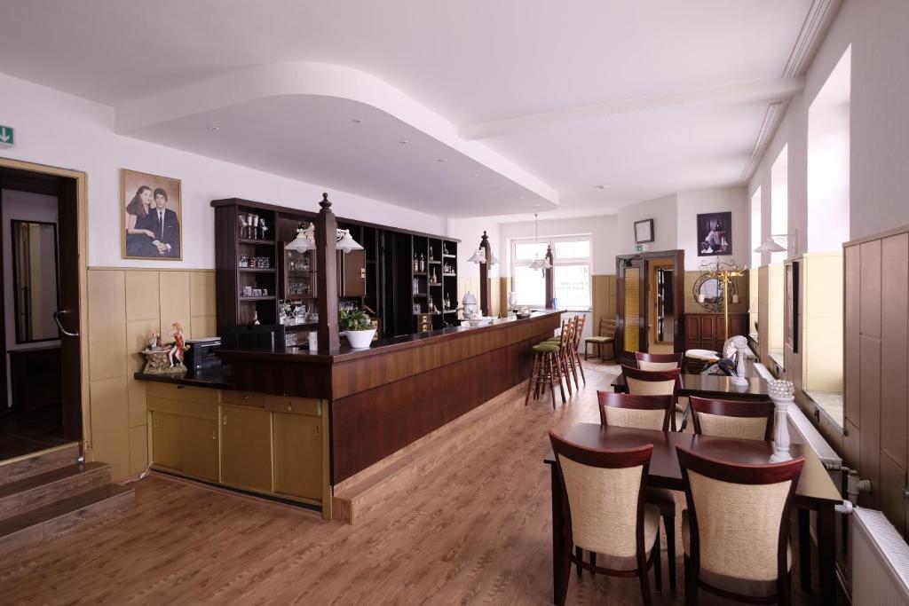 Lounge nebo bar v ubytování Hotel Grüner Kranz