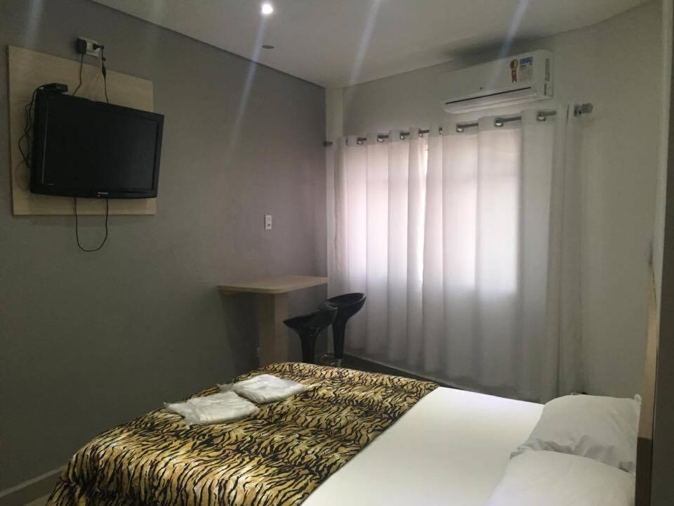 Una cama o camas en una habitación de Hotel Guarulhos