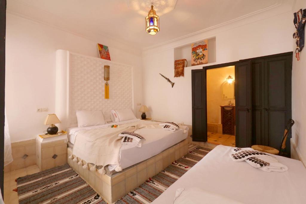 Postel nebo postele na pokoji v ubytování Riad Ibiza Star