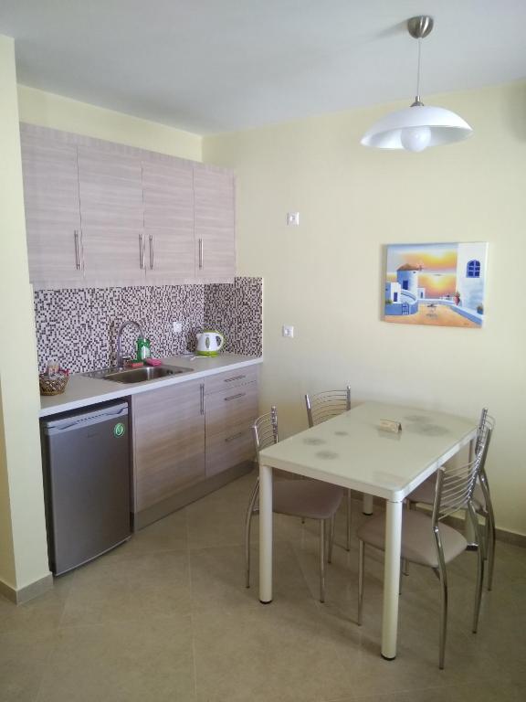 Kuchyň nebo kuchyňský kout v ubytování Santa Rinoula Suites Sea Sunset views Adults only