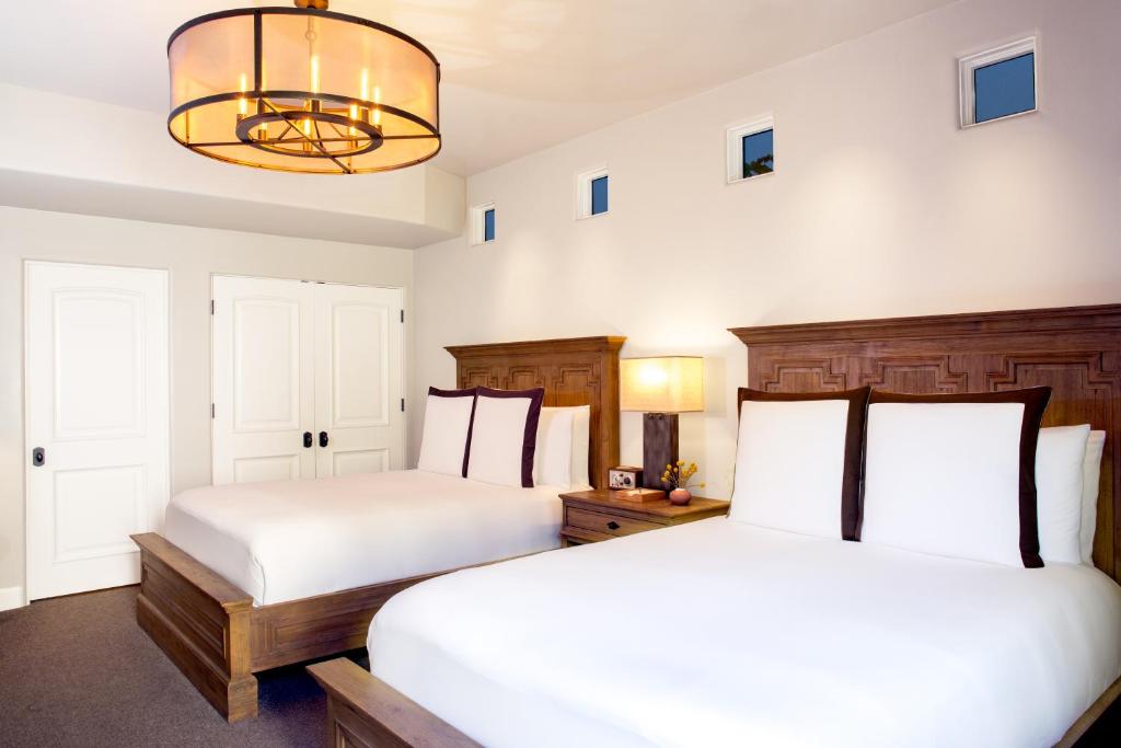 Postel nebo postele na pokoji v ubytování North Block Hotel