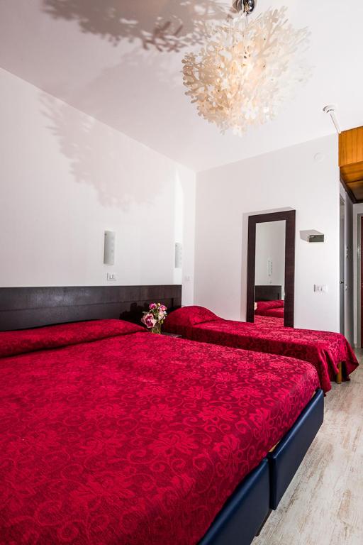 Postel nebo postele na pokoji v ubytování Hotel Alle Due Palme