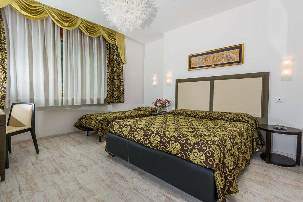 Postel nebo postele na pokoji v ubytování Hotel Alle Due Palme