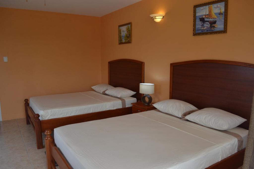 Letto o letti in una camera di Buccoo Reef View