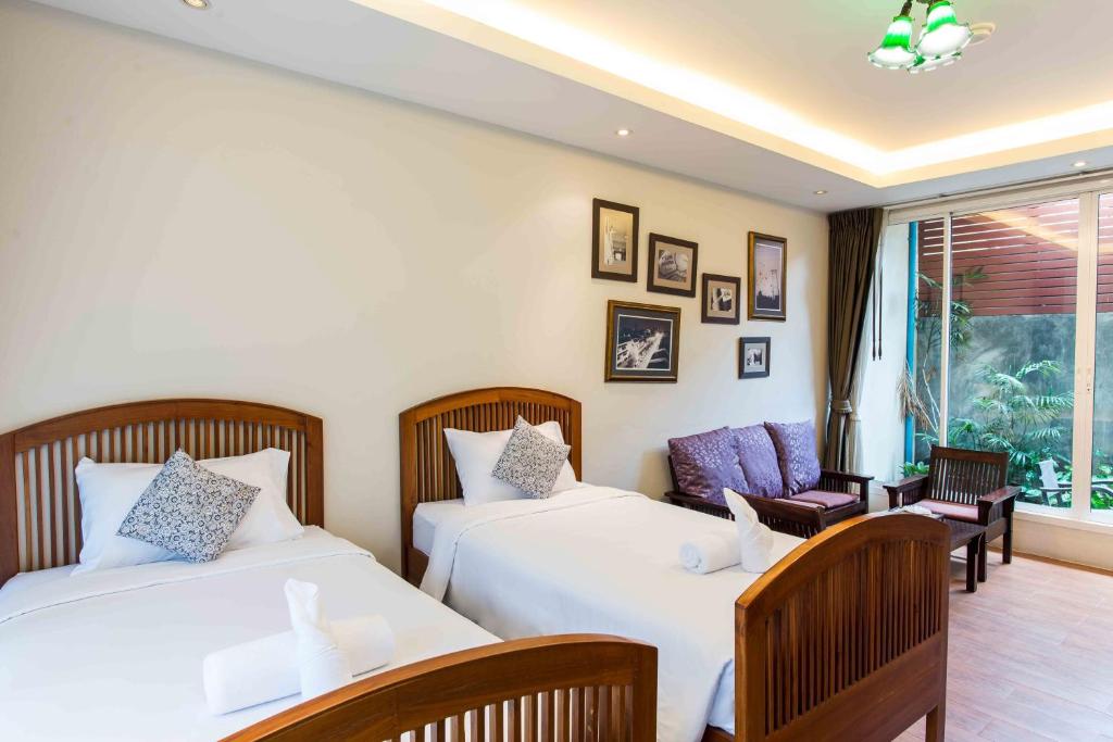 Feung Nakorn Balcony Rooms and Cafe - Resim 42