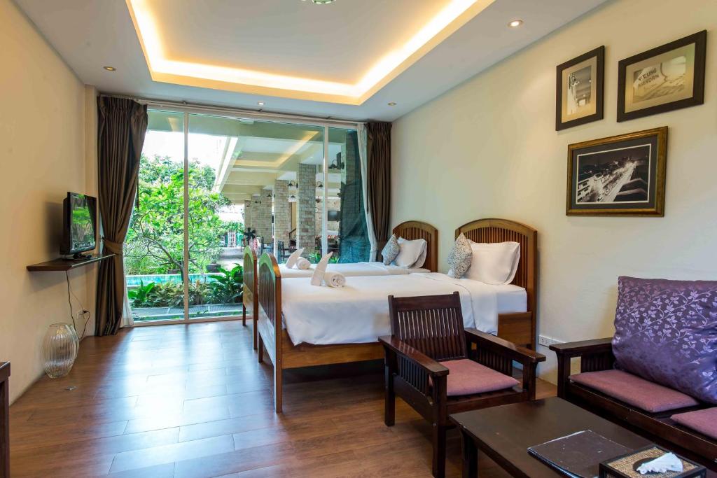 Feung Nakorn Balcony Rooms and Cafe - Resim 37