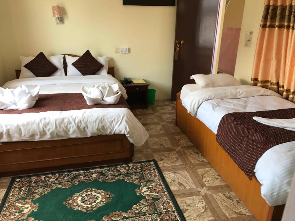 Postel nebo postele na pokoji v ubytování Hotel Himalayan Inn
