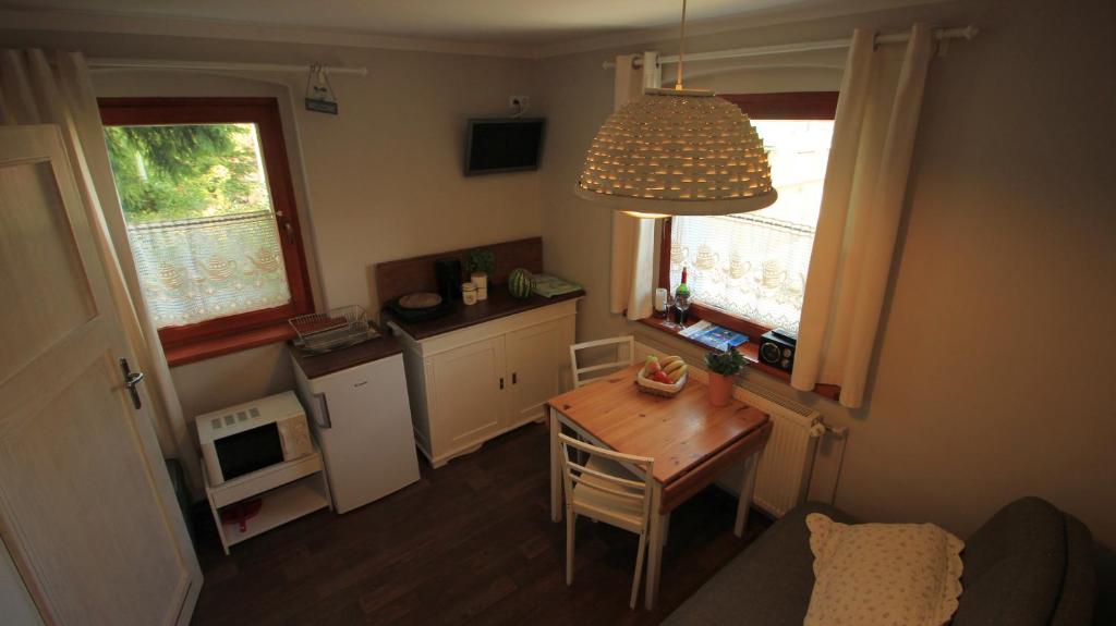 Kuchyňa alebo kuchynka v ubytovaní Apartamenty Na Wzgórzu
