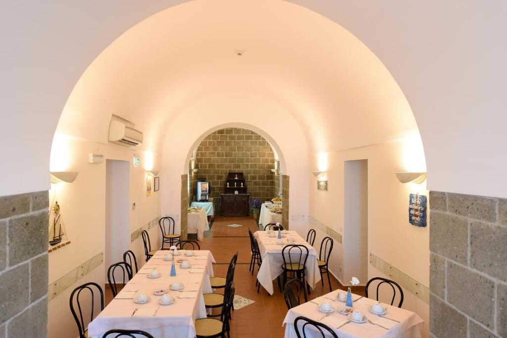 Reštaurácia alebo iné gastronomické zariadenie v ubytovaní Villa Crawford