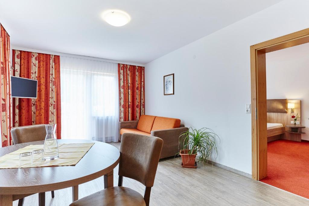TV a/nebo společenská místnost v ubytování Apartment Bergsee