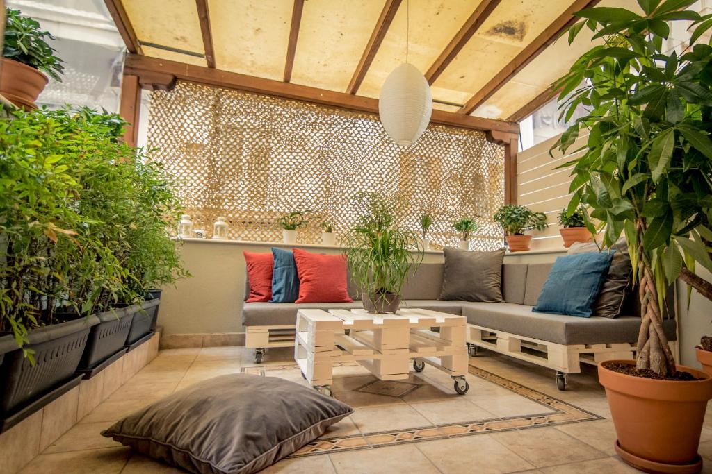 Posedenie v ubytovaní Elegant Supercentral Apartment