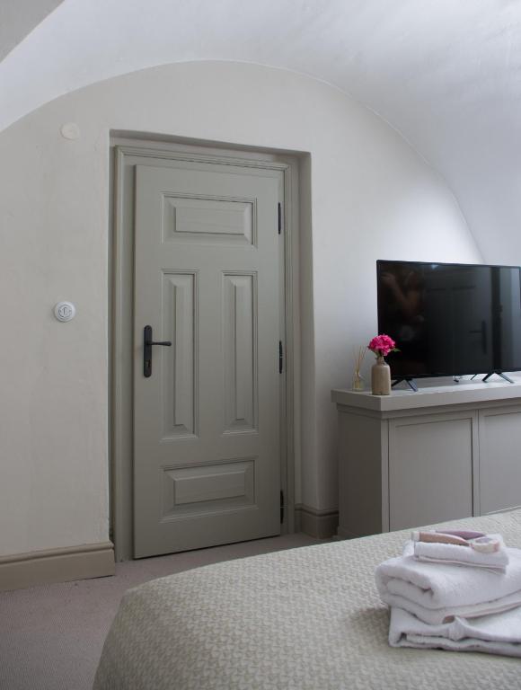 TV a/nebo společenská místnost v ubytování Hotel Kocour