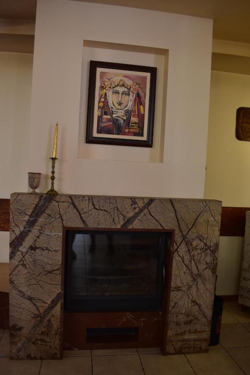 TV a/nebo společenská místnost v ubytování Family Hotel Bashtina Kashta
