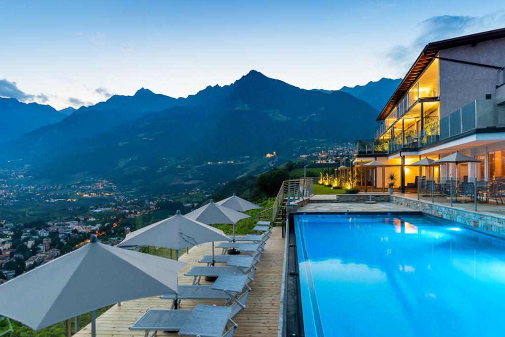 Nespecifikovaný výhled na hory nebo výhled na hory při pohledu z hotelu