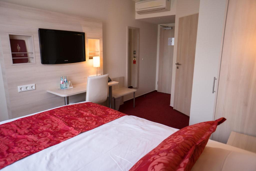 Postel nebo postele na pokoji v ubytování Hotel Rödelheimer Hof - Am Wasserturm