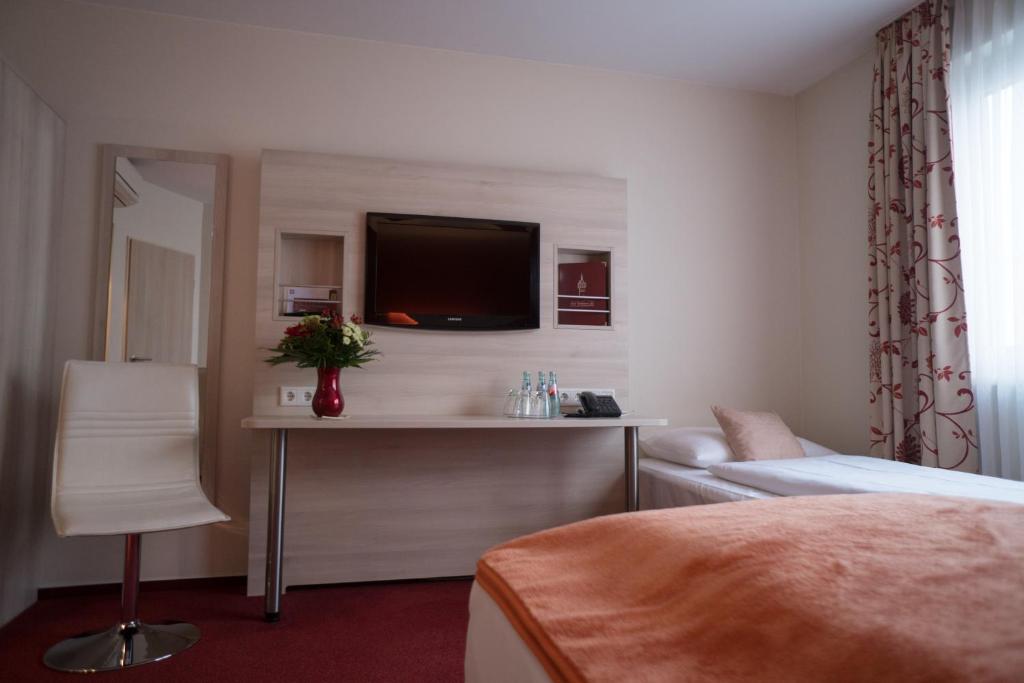 Postel nebo postele na pokoji v ubytování Hotel Rödelheimer Hof - Am Wasserturm