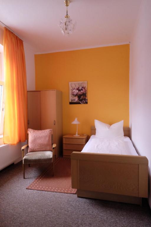 Postel nebo postele na pokoji v ubytování Hotel Grüner Kranz