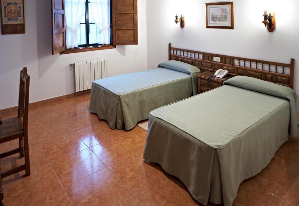 Postel nebo postele na pokoji v ubytování Hospederia Monasterio de Poio