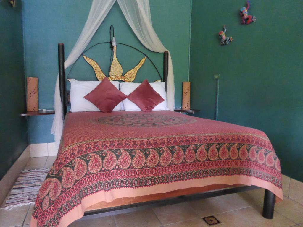 Postel nebo postele na pokoji v ubytování Lucky Bug Bed And Breakfast