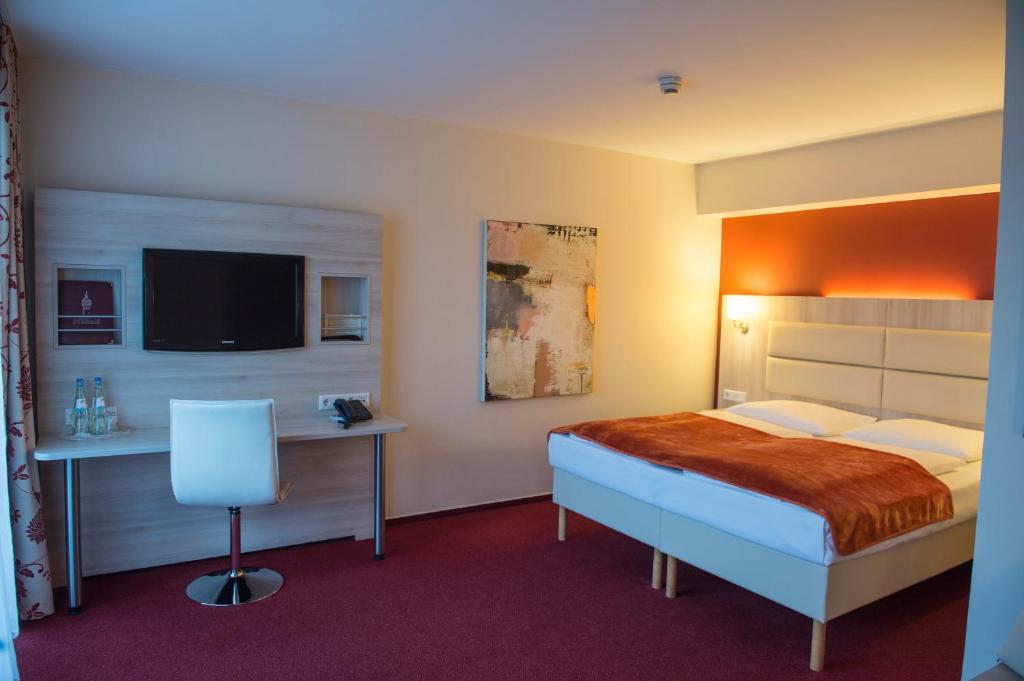 Postel nebo postele na pokoji v ubytování Hotel Rödelheimer Hof - Am Wasserturm