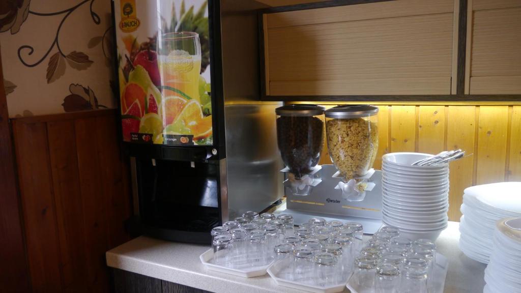 A kitchen or kitchenette at Tinódi Fogadó