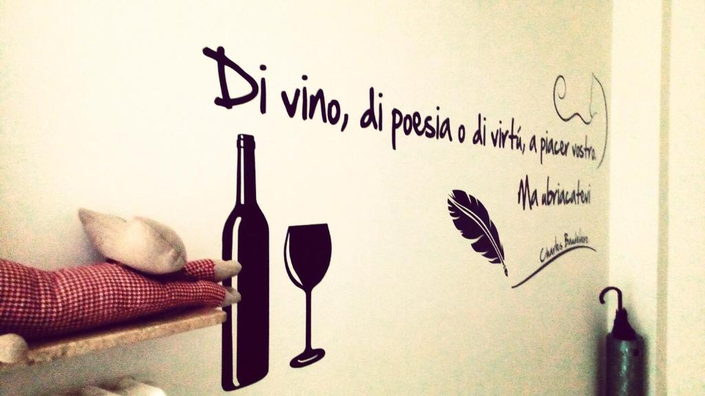 サレルノにあるcasa Luisaのワイン1本とグラス1杯のステッカー