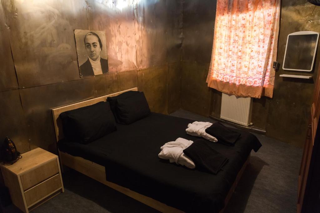 Posezení v ubytování ALCATRAZ JAIL-HOSTEL