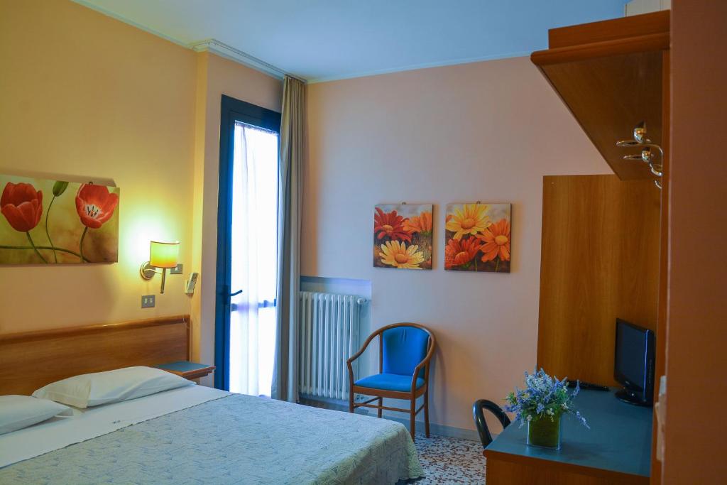 Postel nebo postele na pokoji v ubytování Hotel Astor