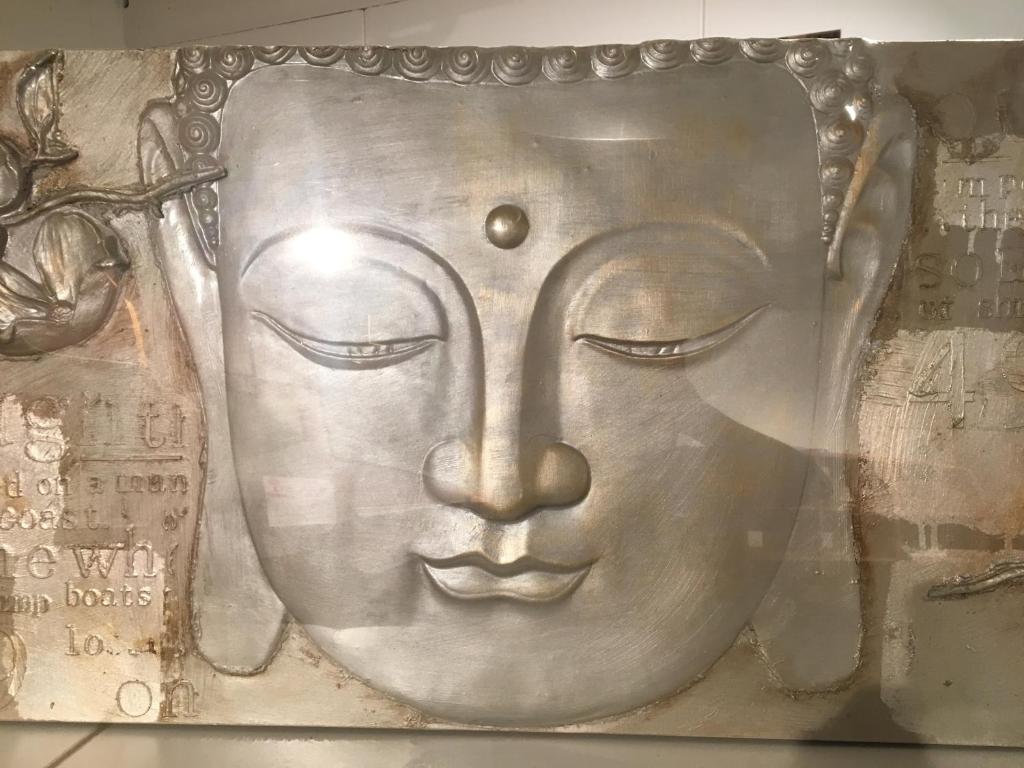 a metal statue of a face on a wall at smartroom The Residence la Cittadella Baden in Baden