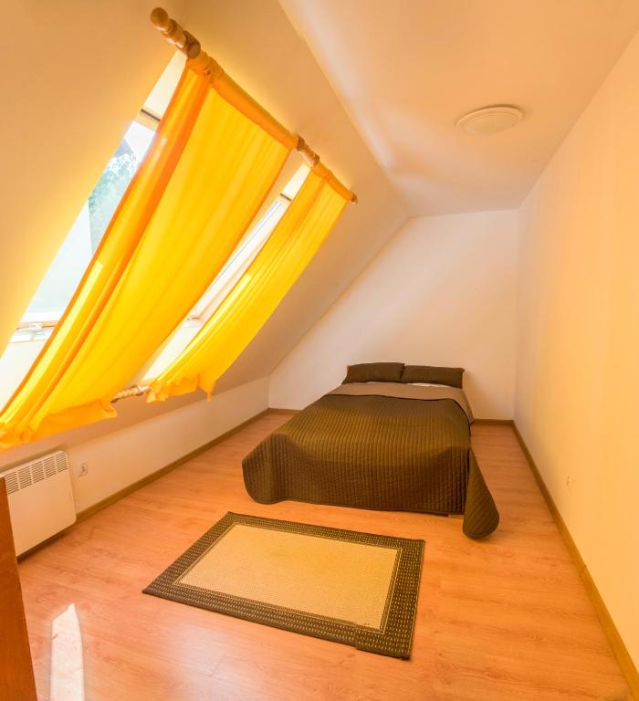 Postel nebo postele na pokoji v ubytování Złoty Potok Resort