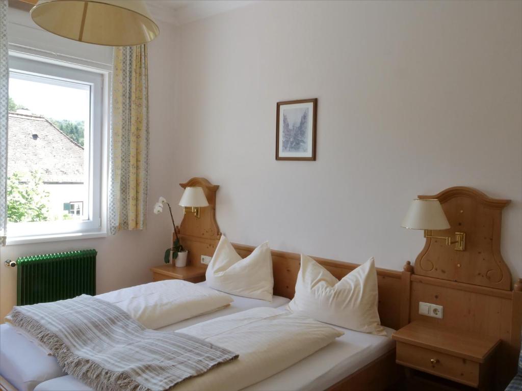 Postel nebo postele na pokoji v ubytování Breitenfelderhof zur Riegersburg