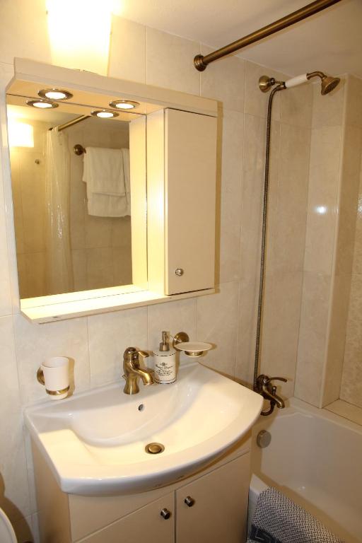 A bathroom at Olga's Studio