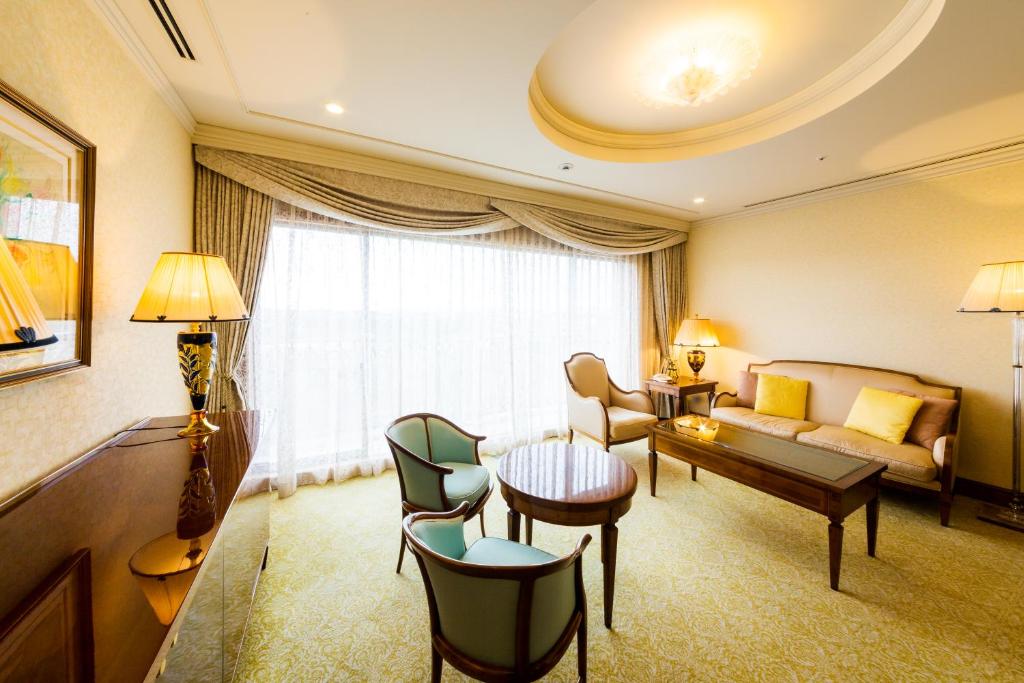 Posezení v ubytování The Celecton Premier Kobe Sanda Hotel