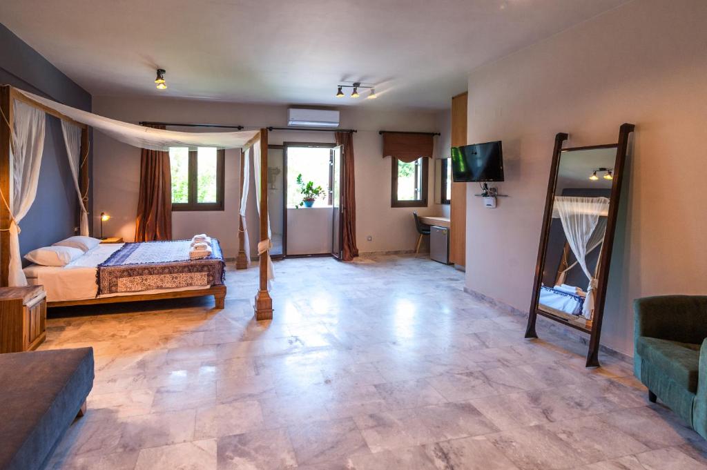 
Superior Triple Room with Spa Bath
