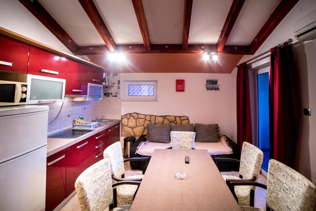 Lopar Family Residence 518 - Two-Bedroom Apartment