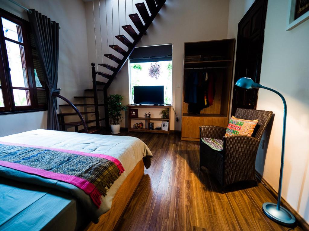 Postel nebo postele na pokoji v ubytování Hanoi Balcony Homestay